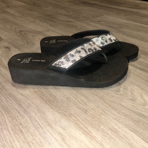 Women’s Time & Tru Cushion Sole Black Flip Flops Size 9 - Picture 3 of 5